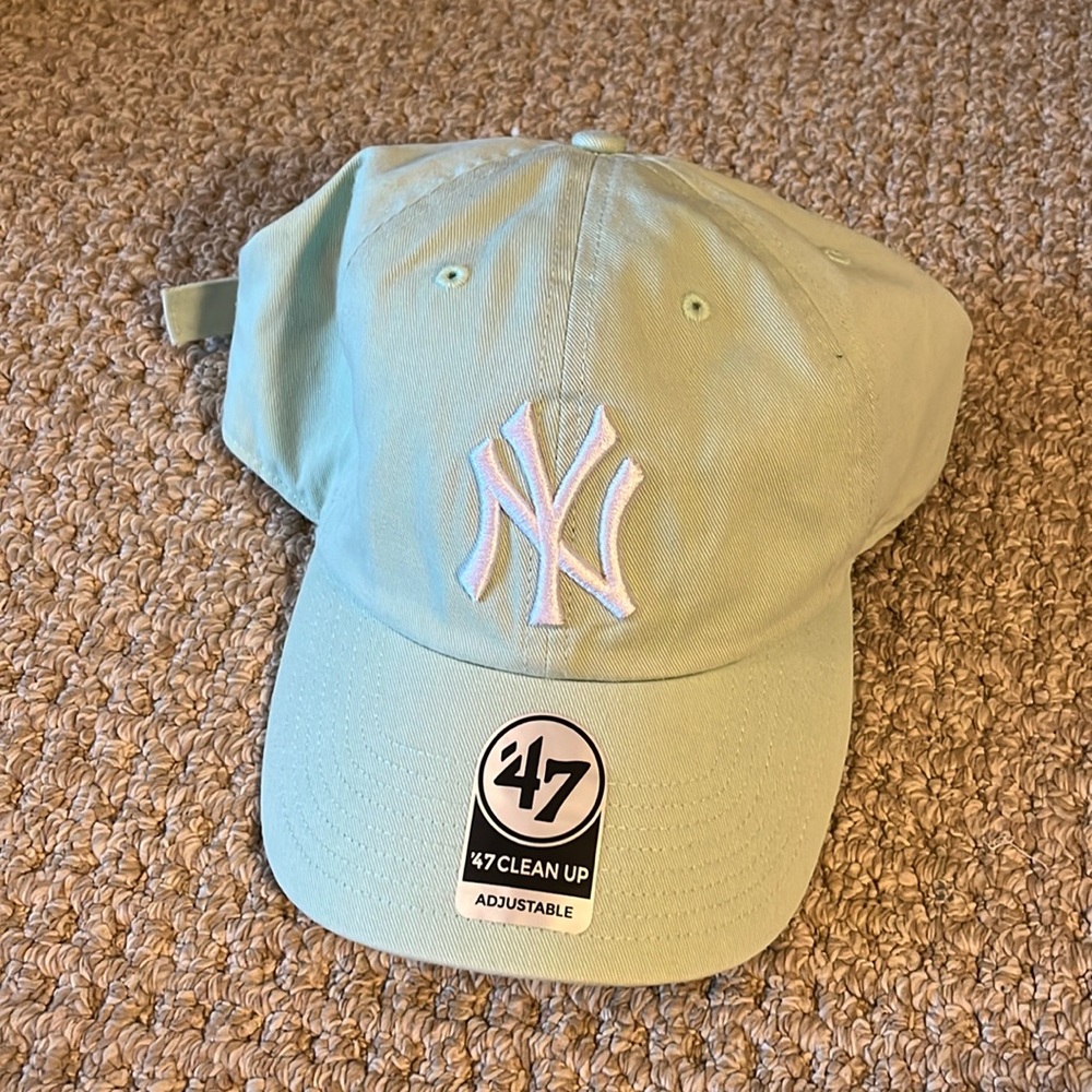 NWT Urban outfitters pastel green Yankees hat